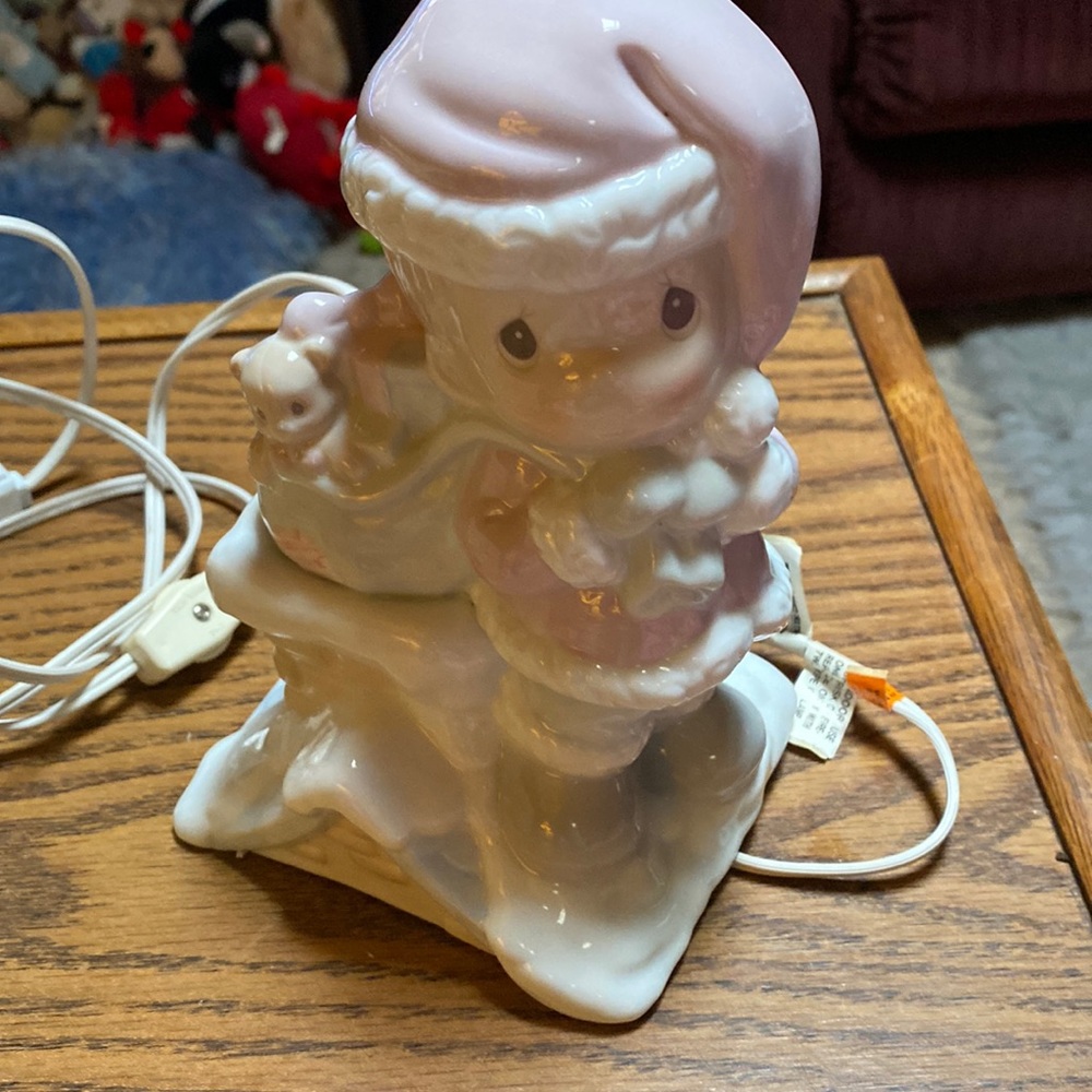 Precious moments Santa w light red 11/9/25